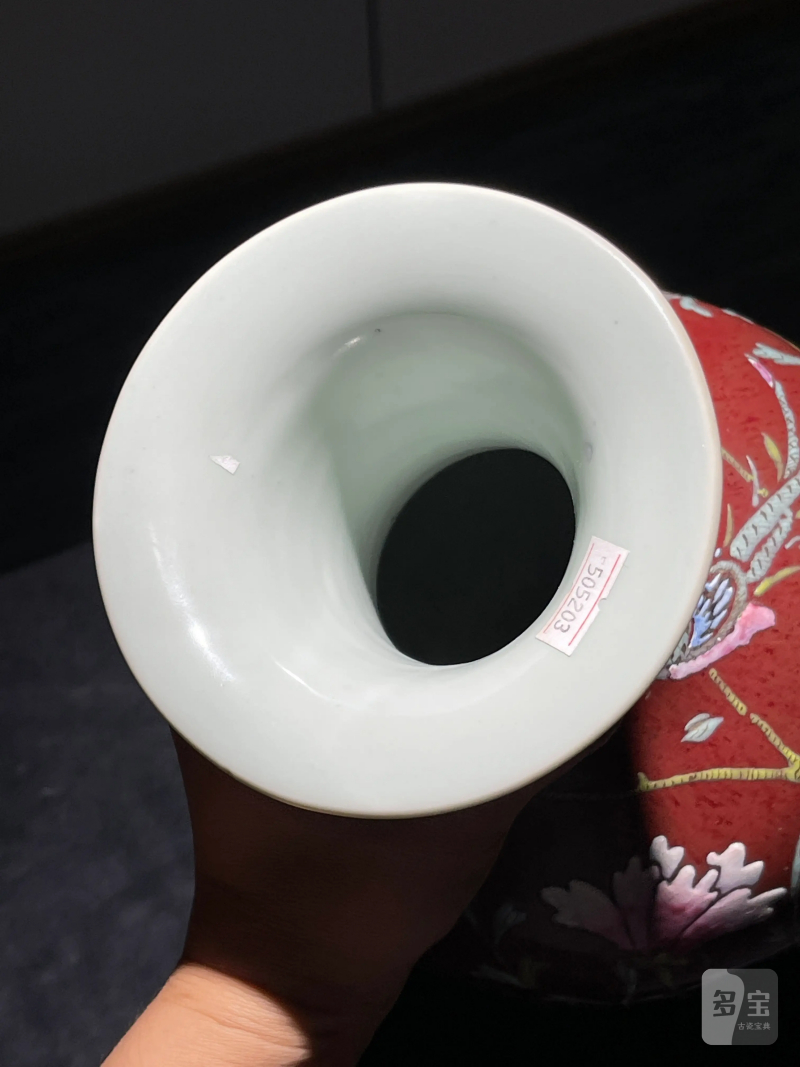 清中期 红釉加彩花卉纹观音瓶 - 图8